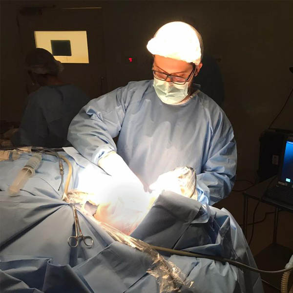 Dr. Gustavo Antar